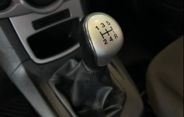 Ford Fiesta 1.6 SE Hatch 16v - Foto #9