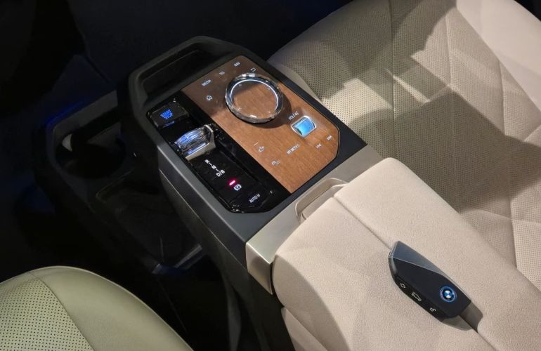 BMW Ix Xdrive40 - Foto #10