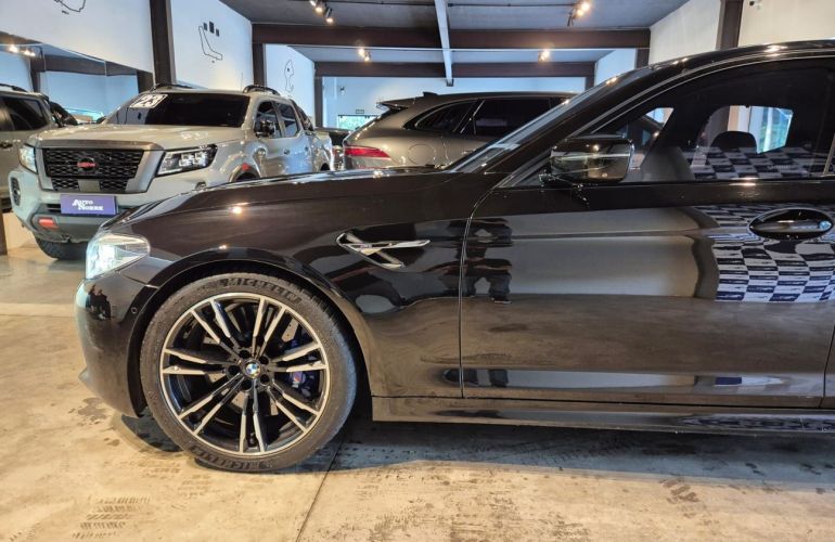 BMW M5 4.4 V8 Twin Power M Xdrive - Foto #5