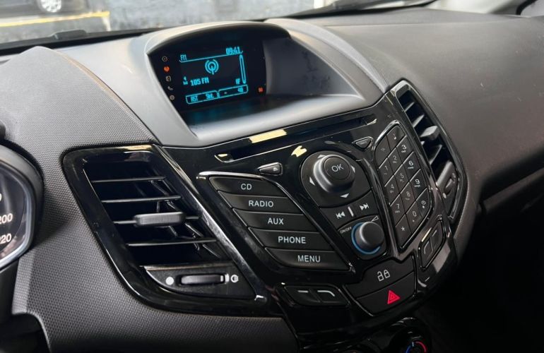 Ford Fiesta 1.6 Titanium Hatch 16v - Foto #8