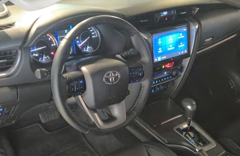 Toyota Hilux Sw4 2.8 D-4d Turbo Srx 7l 4x4 - Foto #6