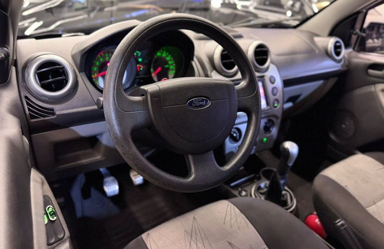 Ford Fiesta 1.6 MPi Trail Hatch 8v - Foto #7
