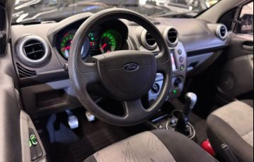 Ford Fiesta 1.6 MPi Trail Hatch 8v - Foto #7