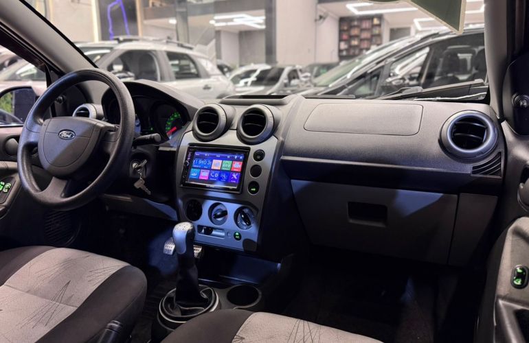 Ford Fiesta 1.6 MPi Trail Hatch 8v - Foto #9
