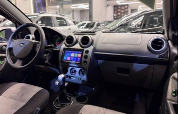 Ford Fiesta 1.6 MPi Trail Hatch 8v - Foto #9
