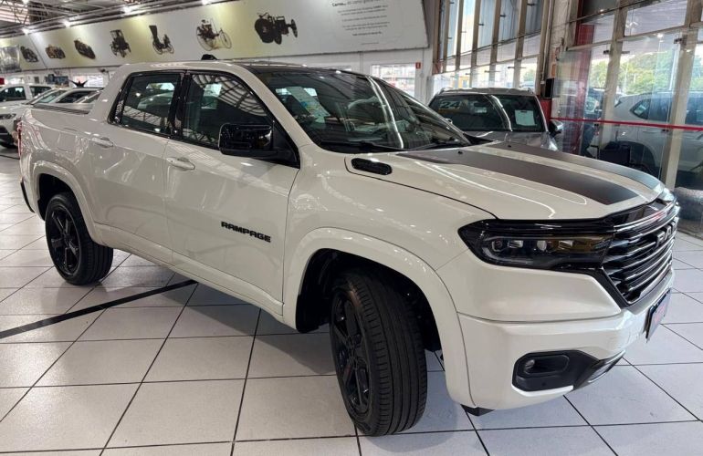 RAM Rampage 2.0 Hurricane 4 Turbo R/t 4x4 - Foto #5
