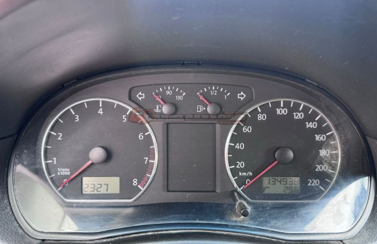 Volkswagen Polo Sedan 1.6 8V - Foto #3