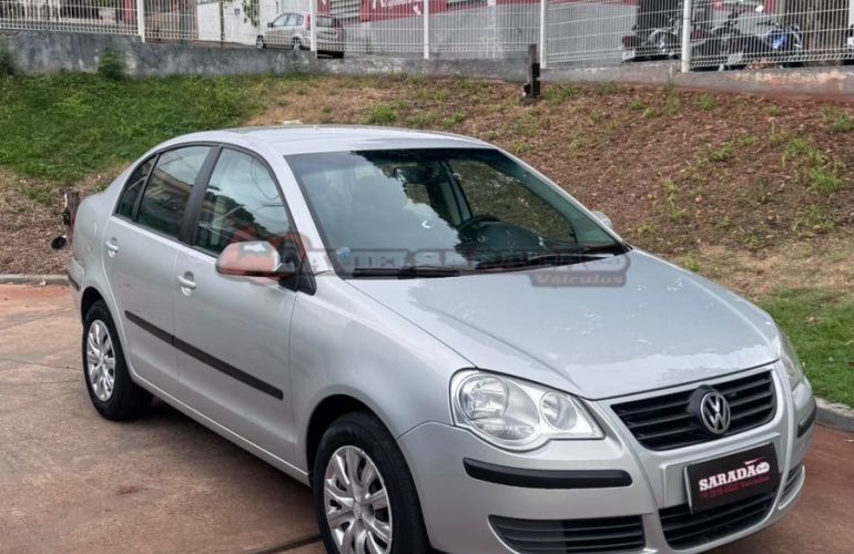 Volkswagen Polo Sedan 1.6 8V - Foto #5