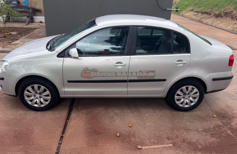 Volkswagen Polo Sedan 1.6 8V - Foto #7