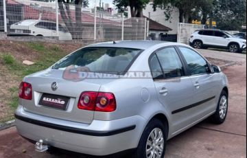 Volkswagen Polo Sedan 1.6 8V - Foto #9