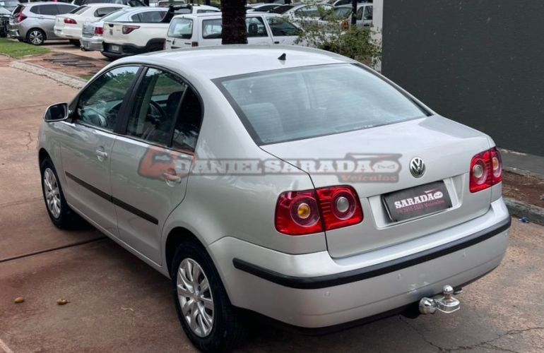 Volkswagen Polo Sedan 1.6 8V - Foto #10