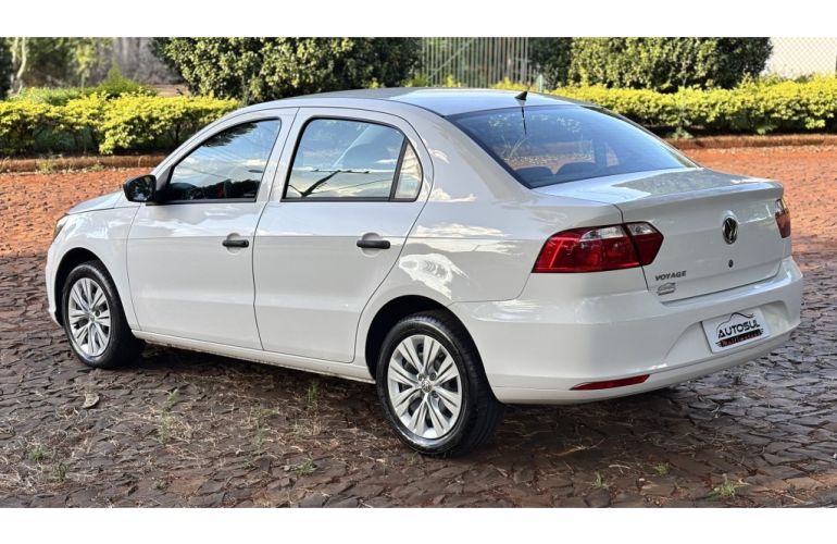 Volkswagen Voyage (G6) 1.0 TEC Total Flex - Foto #4