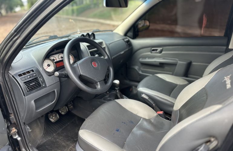 Fiat Strada Adventure 1.8 8V (Cabine Estendida) - Foto #6