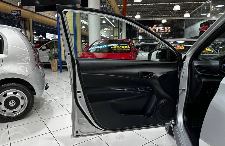 Toyota Yaris 1.5 Xl - Foto #6