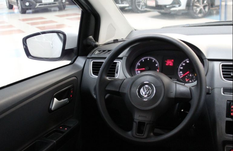 Volkswagen Fox 1.0 Mi 8v - Foto #8