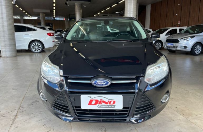 Ford Focus Hatch Titanium 2.0 16V (Aut) - Foto #2
