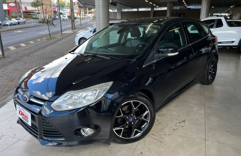 Ford Focus Hatch Titanium 2.0 16V (Aut) - Foto #3