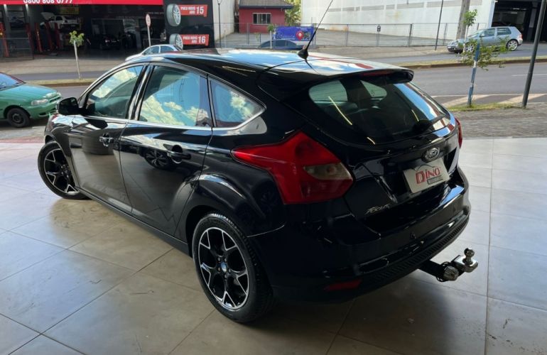 Ford Focus Hatch Titanium 2.0 16V (Aut) - Foto #4