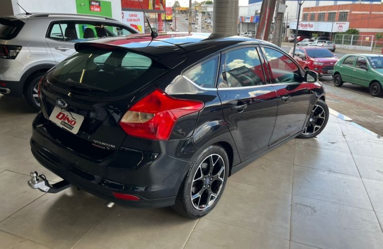 Ford Focus Hatch Titanium 2.0 16V (Aut) - Foto #6