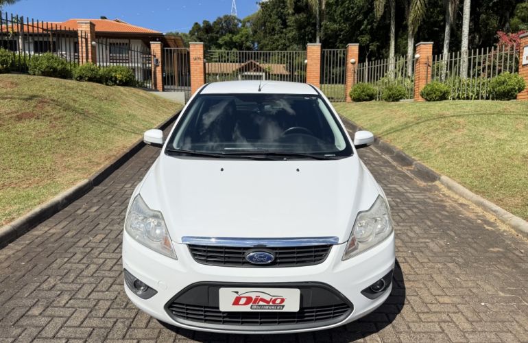 Ford Focus Hatch S 1.6 16V TiVCT - Foto #2