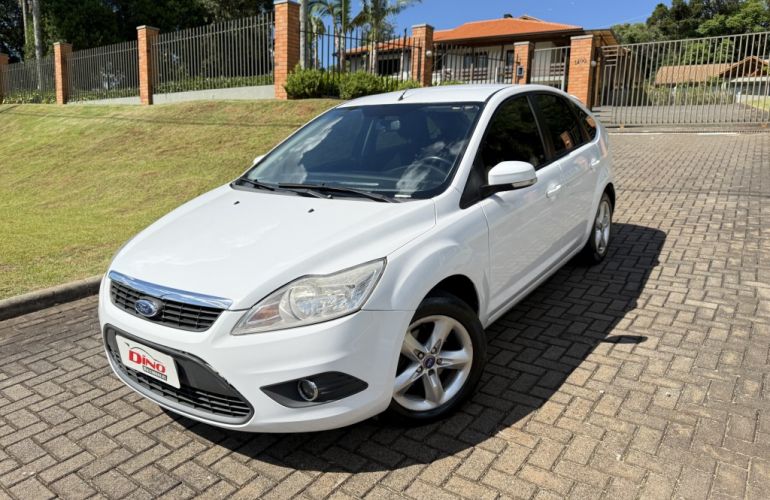 Ford Focus Hatch S 1.6 16V TiVCT - Foto #3