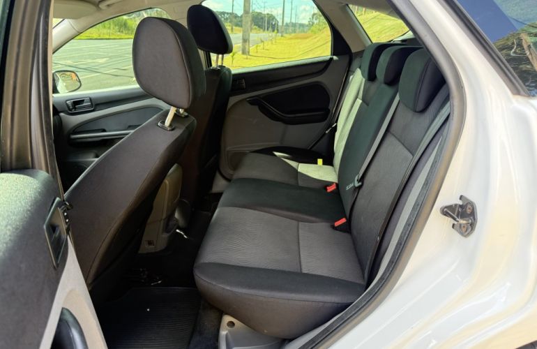 Ford Focus Hatch S 1.6 16V TiVCT - Foto #8