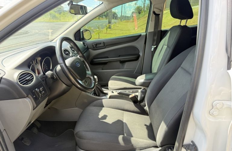 Ford Focus Hatch S 1.6 16V TiVCT - Foto #9
