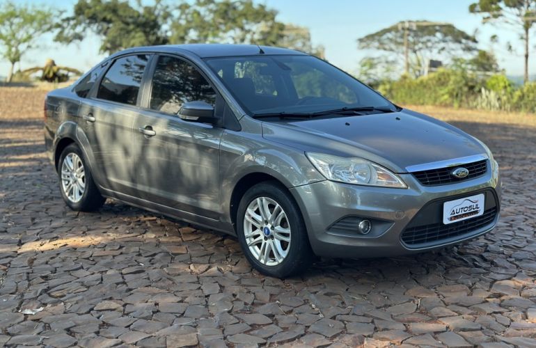 Ford Focus Sedan 2.0 16V (Aut) - Foto #2