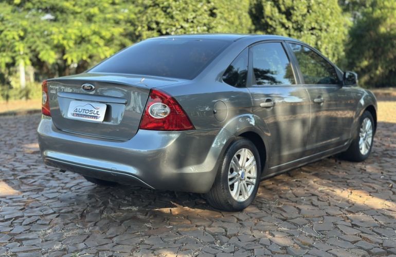 Ford Focus Sedan 2.0 16V (Aut) - Foto #4