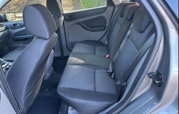Ford Focus Sedan 2.0 16V (Aut) - Foto #5