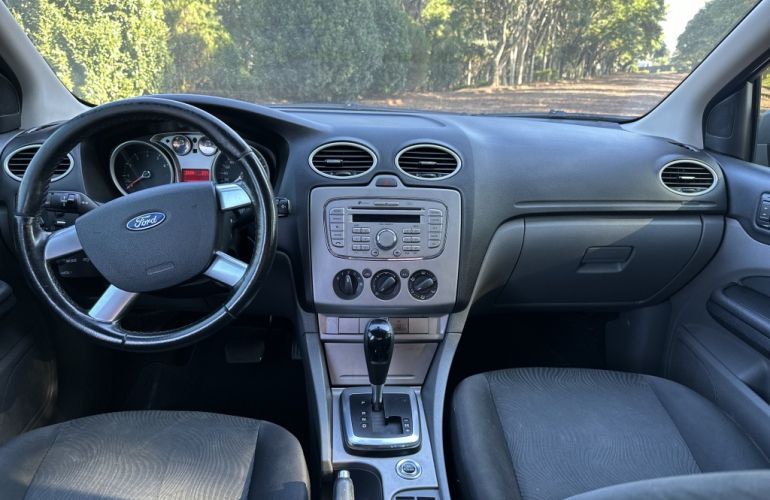 Ford Focus Sedan 2.0 16V (Aut) - Foto #6