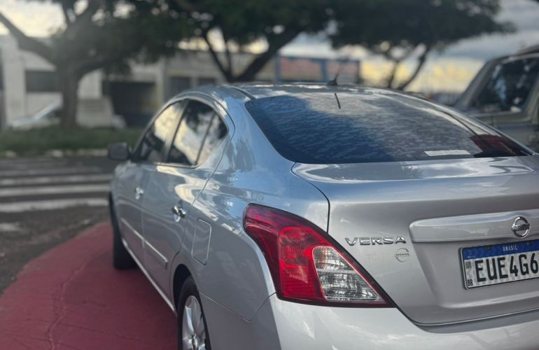 Nissan Versa 1.6 16V S - Foto #5