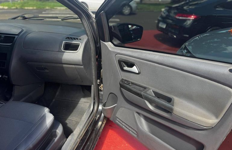 Volkswagen Fox 1.6 Mi 8v - Foto #8
