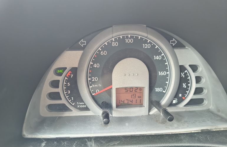 Volkswagen Fox 1.0 8V (Flex) - Foto #8