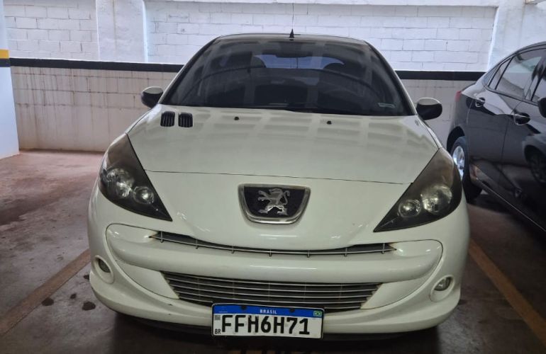 Peugeot 207 Hatch Active 1.4 (Flex) - Foto #3