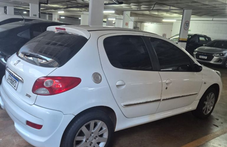 Peugeot 207 Hatch Active 1.4 (Flex) - Foto #5