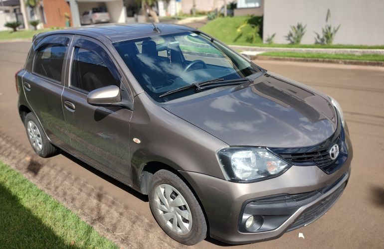 Toyota Etios X 1.3 (Flex) - Foto #2
