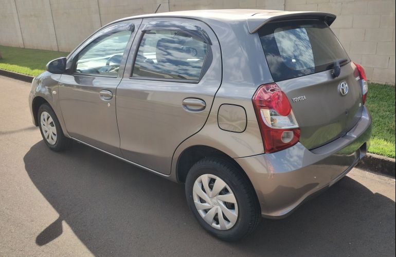 Toyota Etios X 1.3 (Flex) - Foto #3