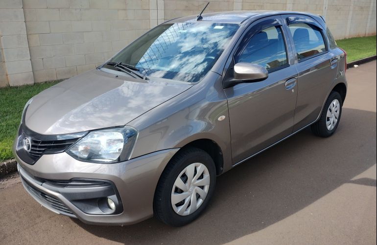 Toyota Etios X 1.3 (Flex) - Foto #4