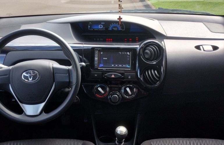 Toyota Etios X 1.3 (Flex) - Foto #5