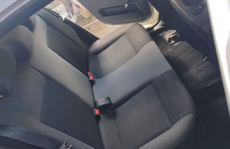 Volkswagen Gol 1.0 MPI (Flex) - Foto #4