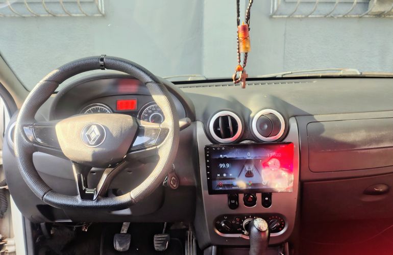 Renault Logan Expression 1.6 8V Hi-Torque (flex) - Foto #2