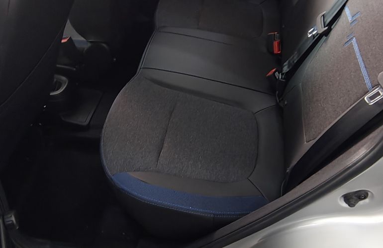 Renault Kwid 1.0 Intense - Foto #2