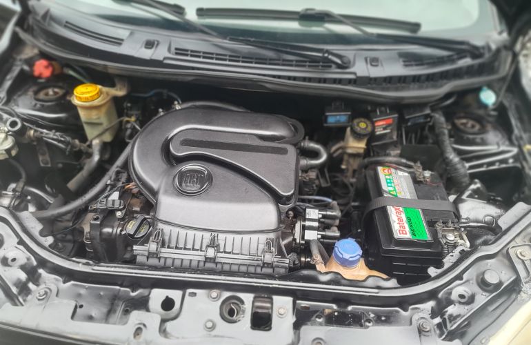 Fiat Uno Vivace 1.0 8V (Flex) 4p - Foto #2