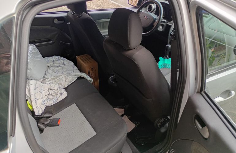Ford Fiesta Sedan 1.6 Rocam (Flex) - Foto #8