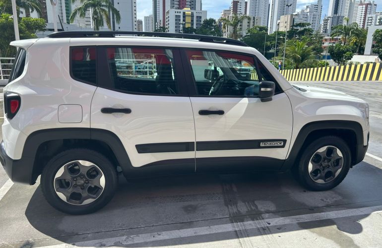 Jeep Renegade 1.8 (Aut) - Foto #9