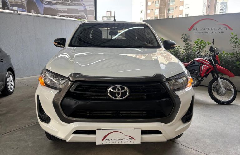 Toyota Hilux 2.8 TDI CD STD Power Pack 4x4 - Foto #3