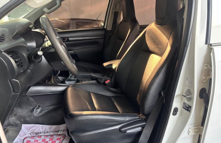 Toyota Hilux 2.8 TDI CD STD Power Pack 4x4 - Foto #4