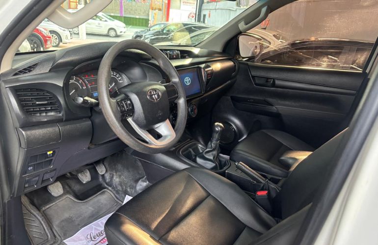 Toyota Hilux 2.8 TDI CD STD Power Pack 4x4 - Foto #5