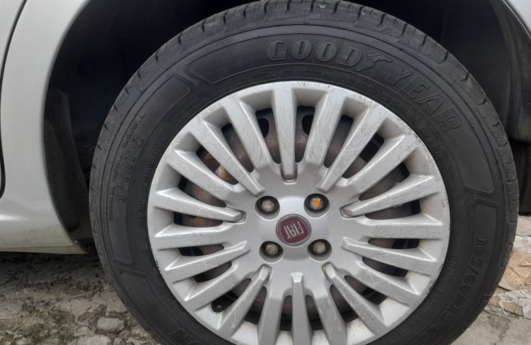 Fiat Punto Essence 1.8 16V Dualogic (Flex) - Foto #2